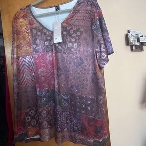 New 3X v-neck top with short sleeves